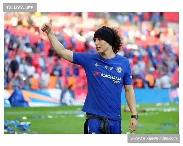 切尔西旧将大卫·路易斯重返斯坦福桥，球迷掌声致敬